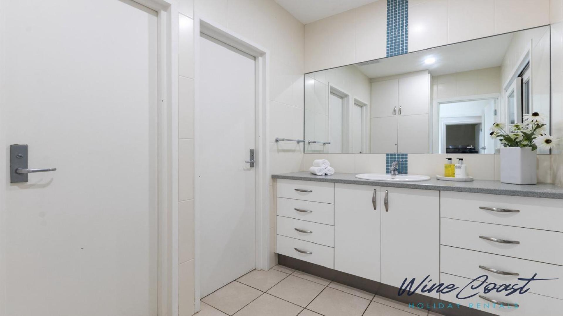 35 Degrees South By Wine Coast Holiday Rentals Port Noarlunga Exterior photo